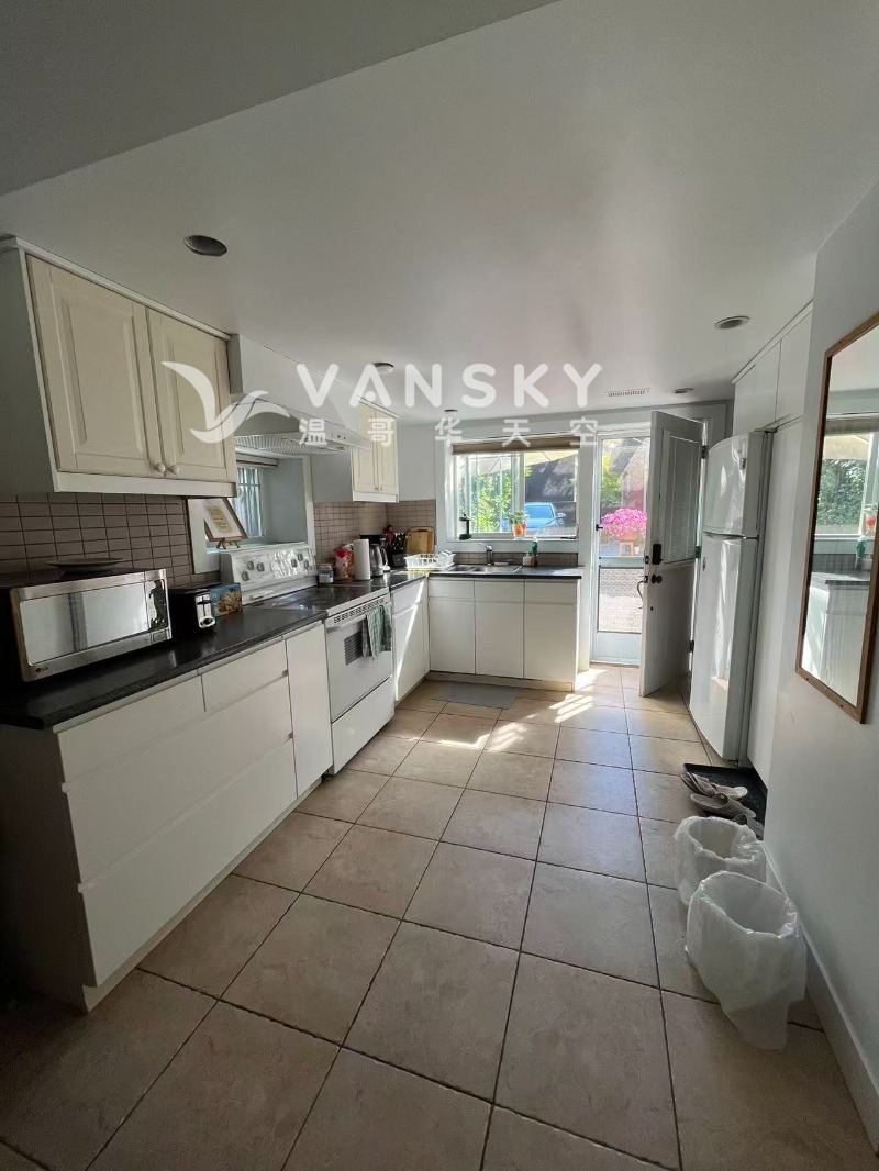 260819001929_301A 302A kitchen 2.jpg